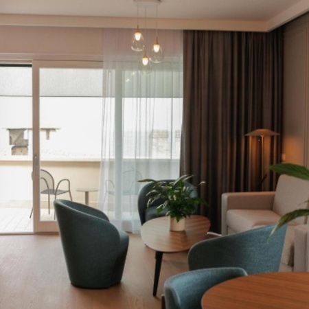 Grand Hotel Terme Sirmione Ngoại thất bức ảnh A living room in a modern apartment