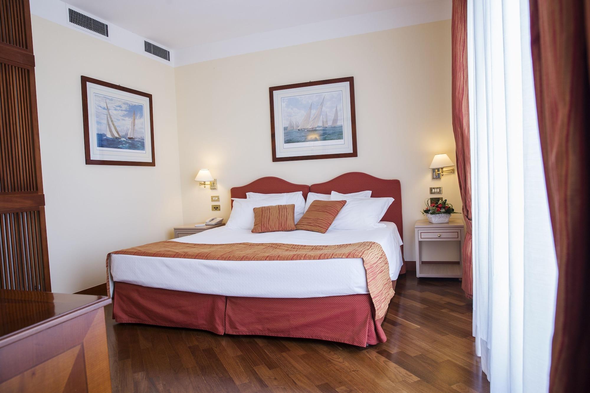 Grand Hotel Terme Sirmione Ngoại thất bức ảnh A room at the hotel
