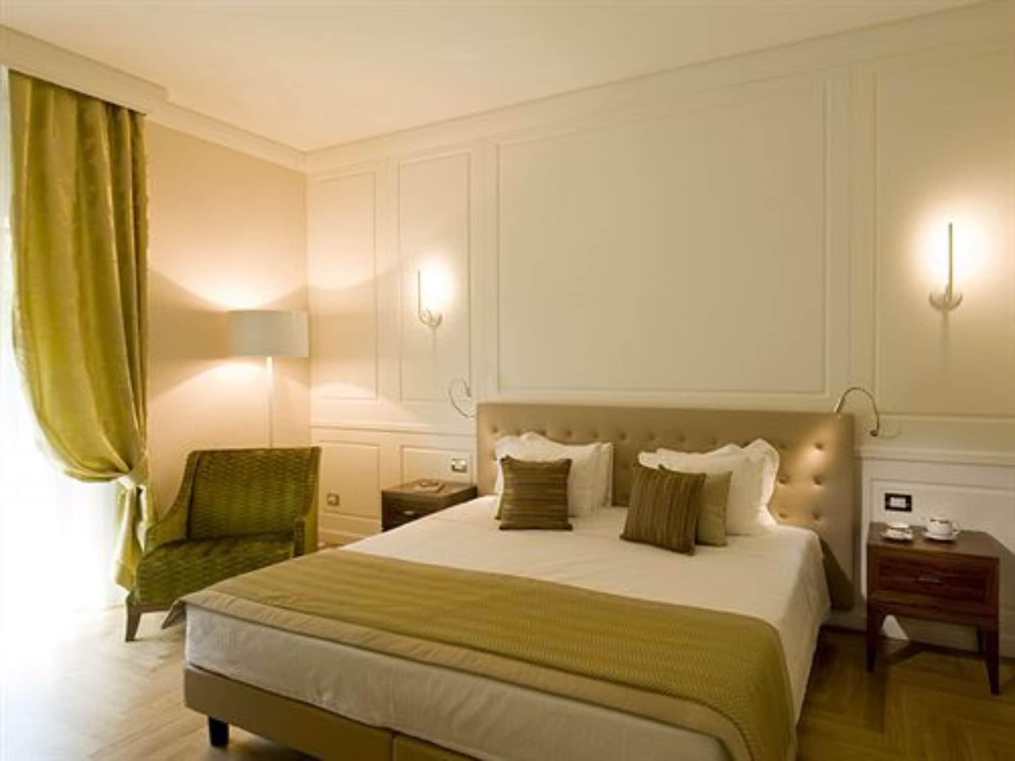 Grand Hotel Terme Sirmione Ngoại thất bức ảnh A bedroom at the hotel