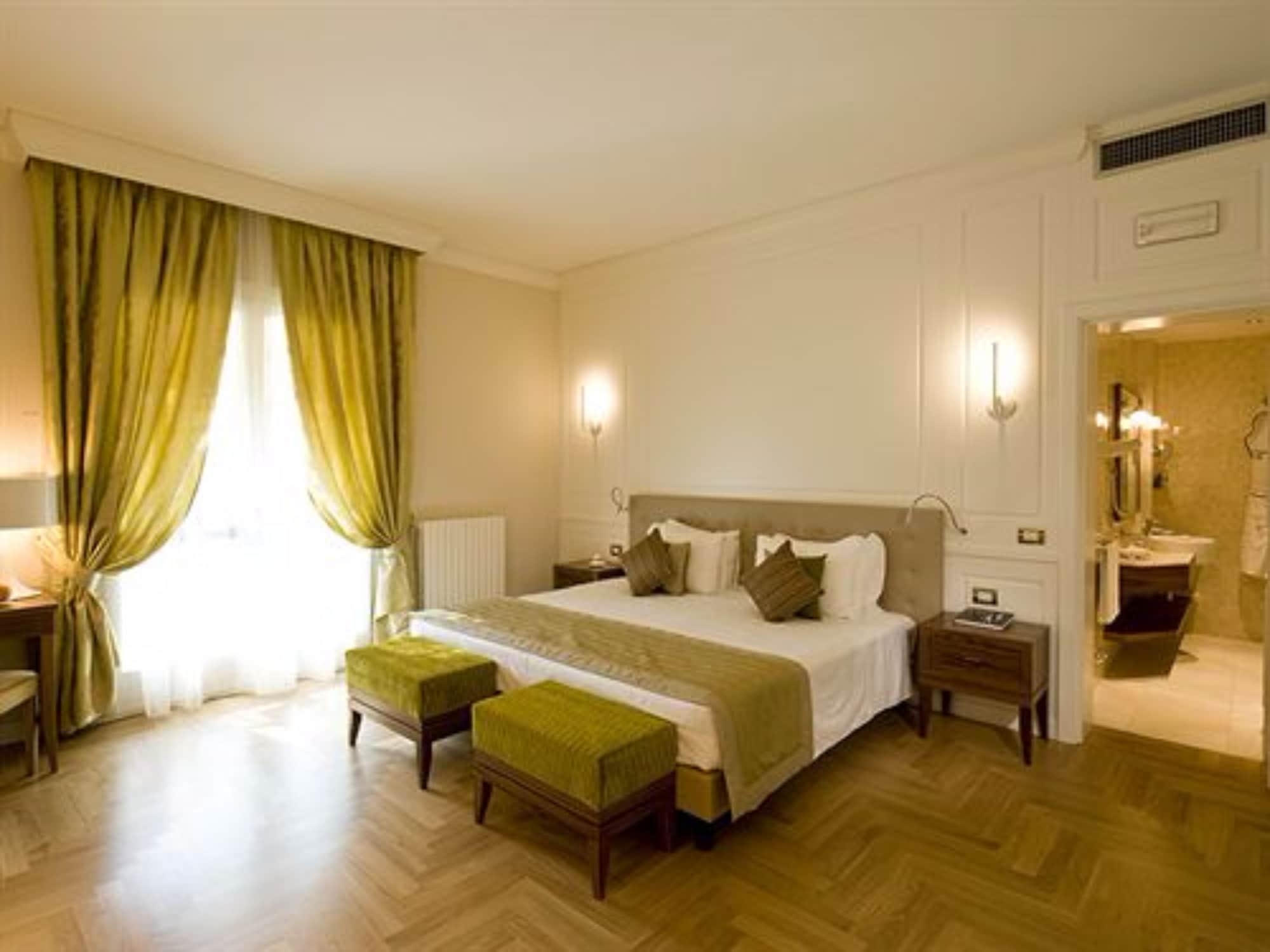 Grand Hotel Terme Sirmione Ngoại thất bức ảnh A room at the hotel