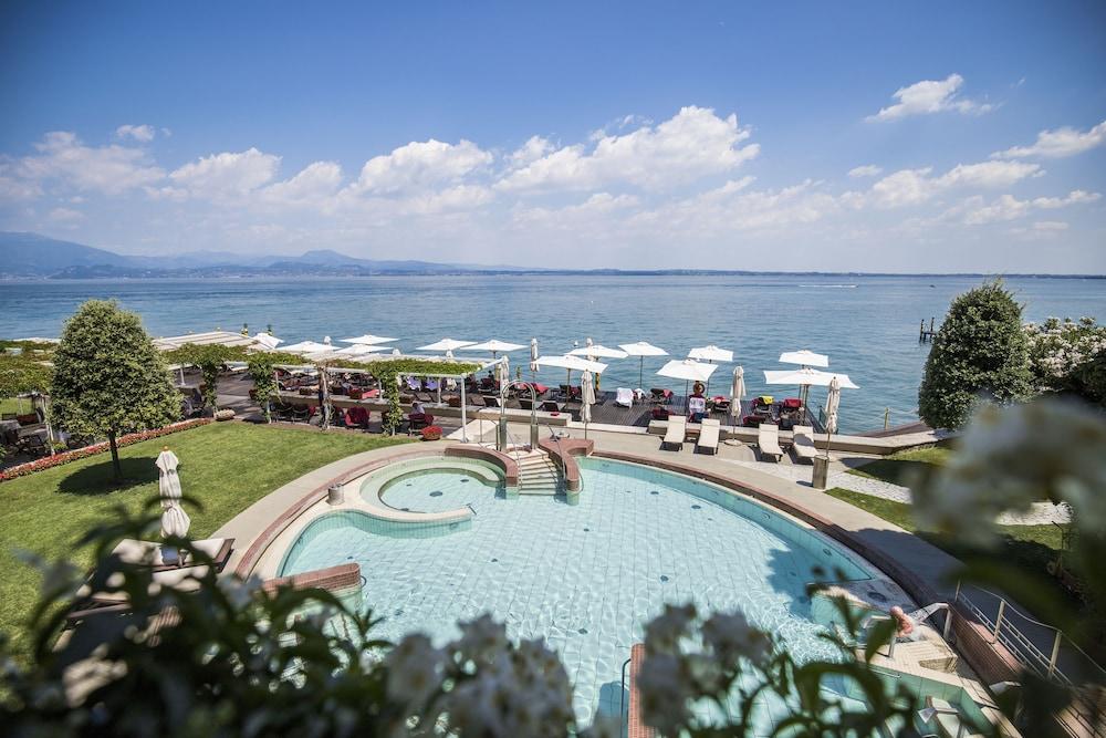Grand Hotel Terme Sirmione Ngoại thất bức ảnh The swimming pool at the Dolder Grand