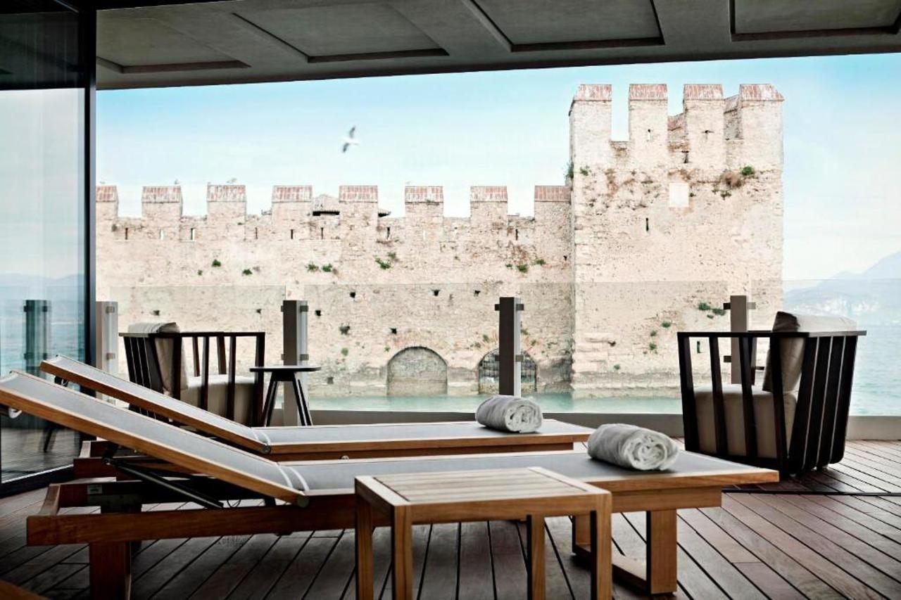 Grand Hotel Terme Sirmione Ngoại thất bức ảnh The hotel's rooftop pool