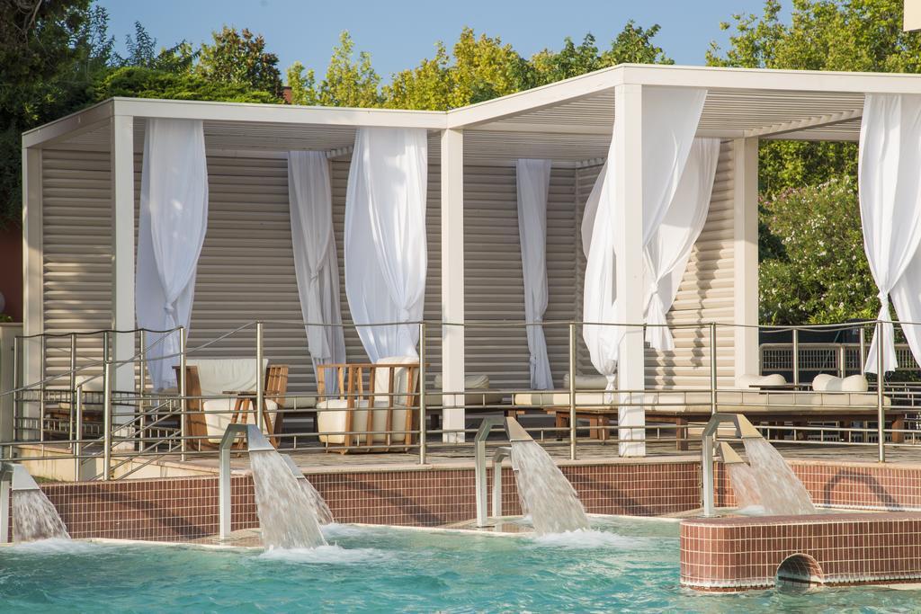 Grand Hotel Terme Sirmione Ngoại thất bức ảnh Cabana at the pool
