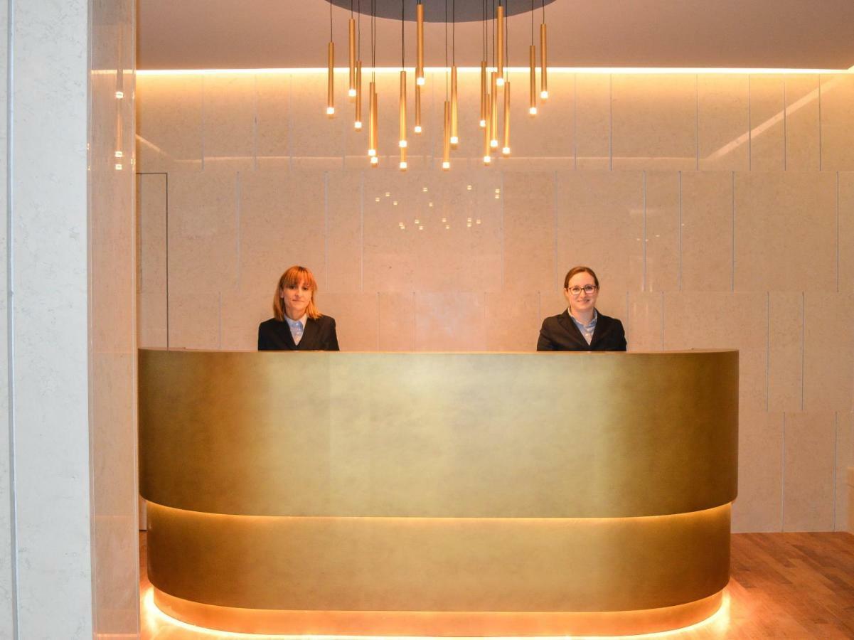 Grand Hotel Terme Sirmione Ngoại thất bức ảnh Reception desk at the hotel
